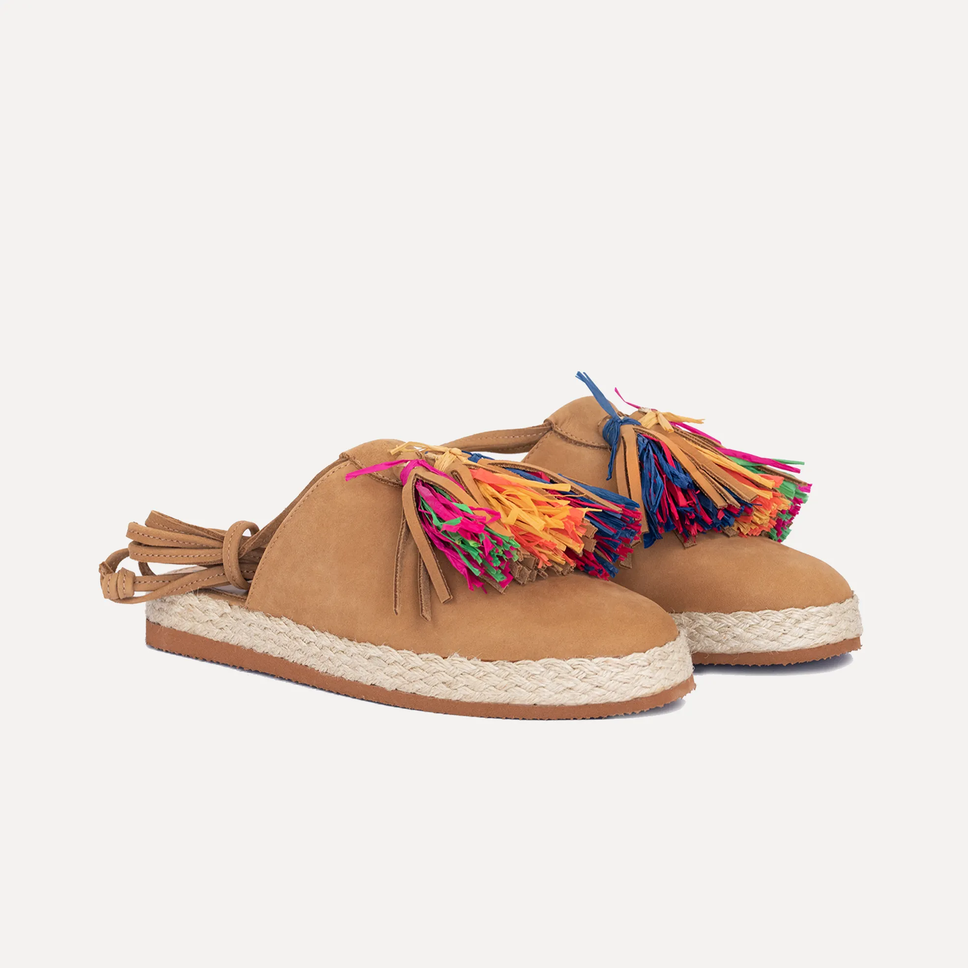 Baçal - espadrilles with handmade raffia applications in camel