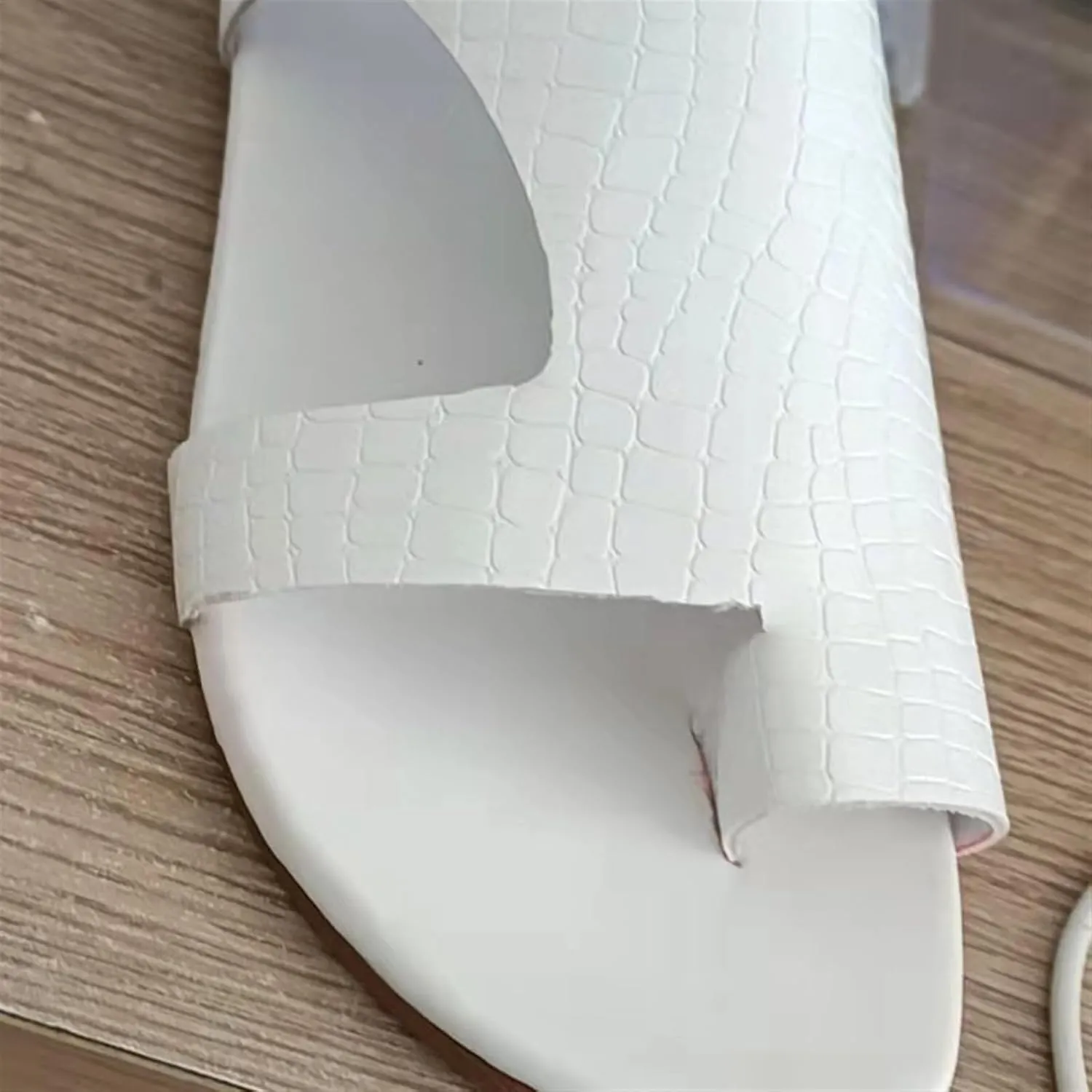 Women's Comfort Flat Sandals, Women Fashion Breathable Clip Toe Bunion Corrector Flat Shoes, Animal Print Crocodile Pattern Beach Travel Sandals, for Bunion Splints Toe Separator